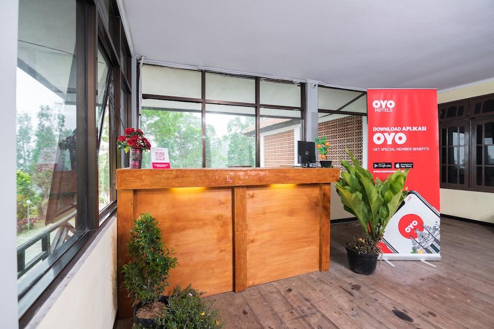 Oyo 1852 インタン ブロモ ホームステイ パスルアン エクステリア 写真